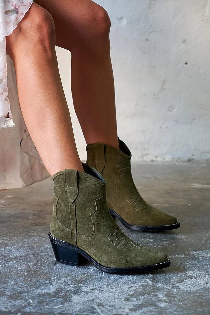 Élise™ | Short Suede Ankle Boots