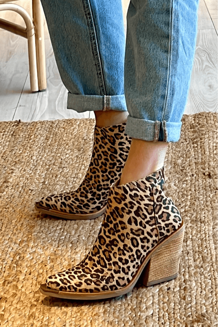 Camille™ | Ankle Boots with Lion Print