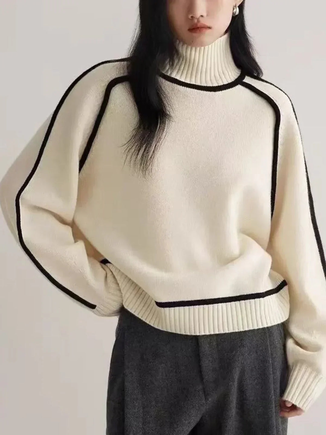 June | Donna | Elegant Turtleneck sweater