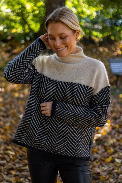 ADELIE | Premium Turtleneck in Luxurious Knit