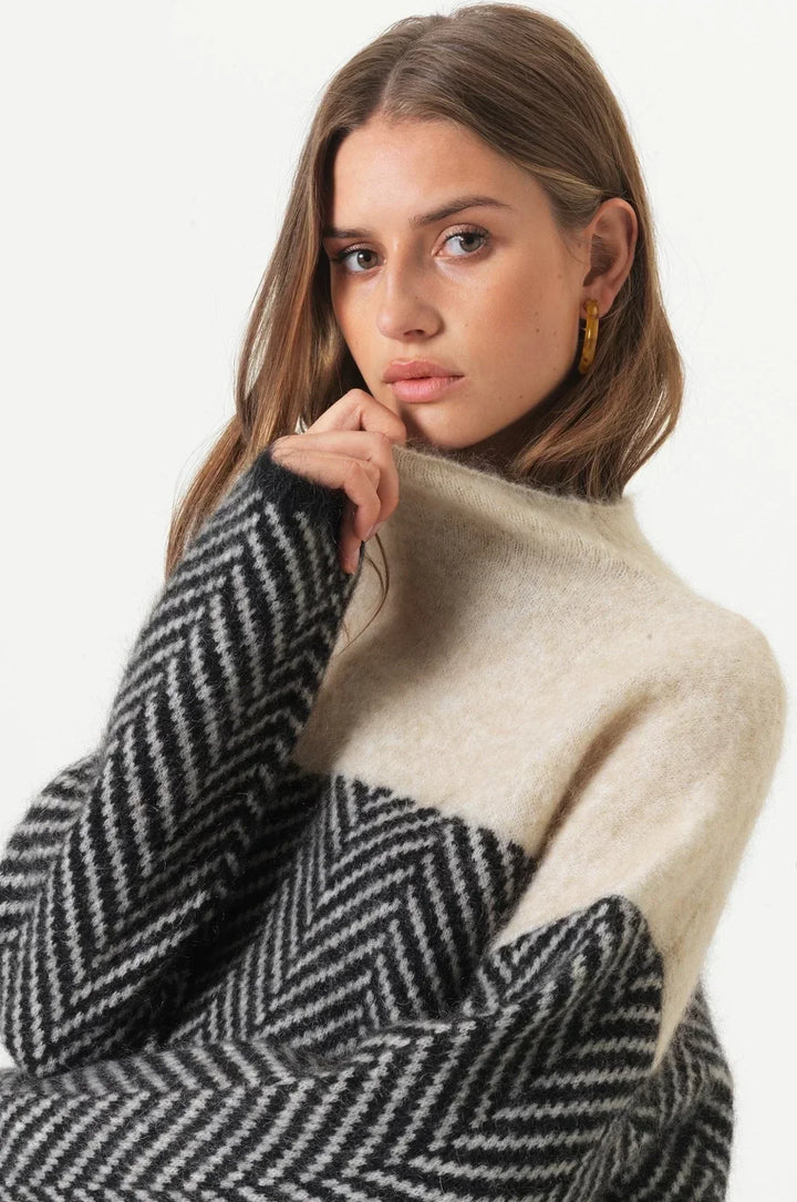 ADELIE | Premium Turtleneck in Luxurious Knit
